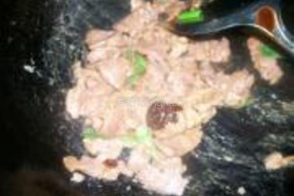 黄瓜木耳炒肉的做法图解5