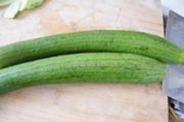 蒜末粉丝蒸丝瓜的做法图解2