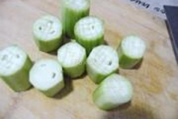 蒜末粉丝蒸丝瓜的做法图解4