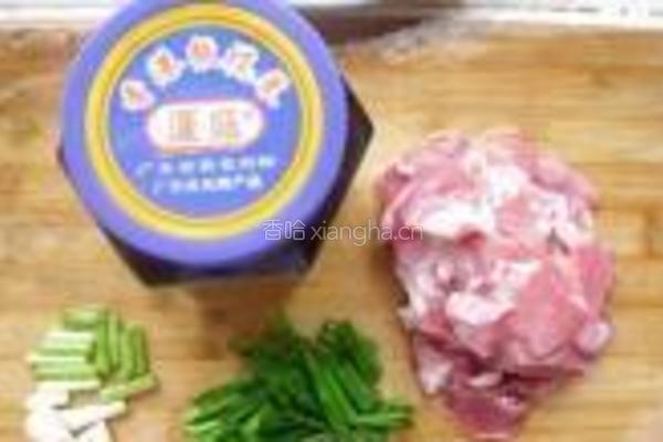 橄榄菜腐竹烧肉的做法图解1