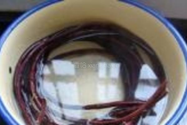 酱爆豇豆卷的做法图解1