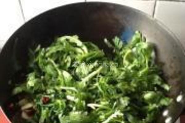 水豆豉炒茼蒿菜的做法图解6