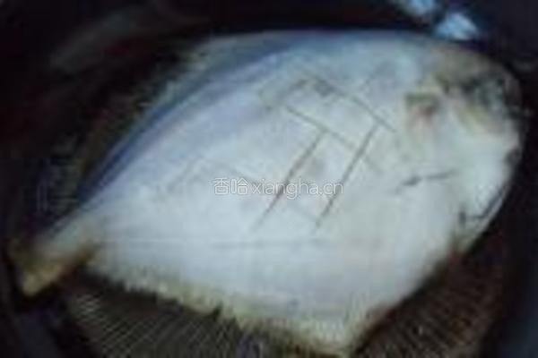 梅干菜烧平鱼的做法图解2