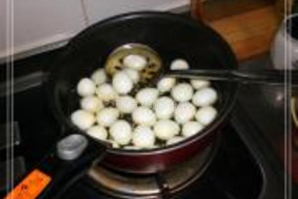 椒盐鹌鹑蛋的做法图解4