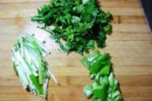 椒香炝豆芽的做法图解2