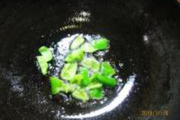 椒香炝豆芽的做法图解4