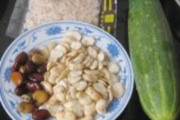 黄瓜烧豆瓣的做法图解1