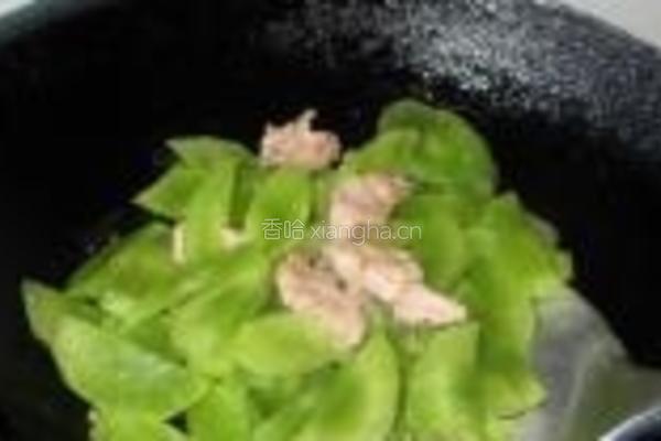 莴笋红椒山药炒肉的做法图解7