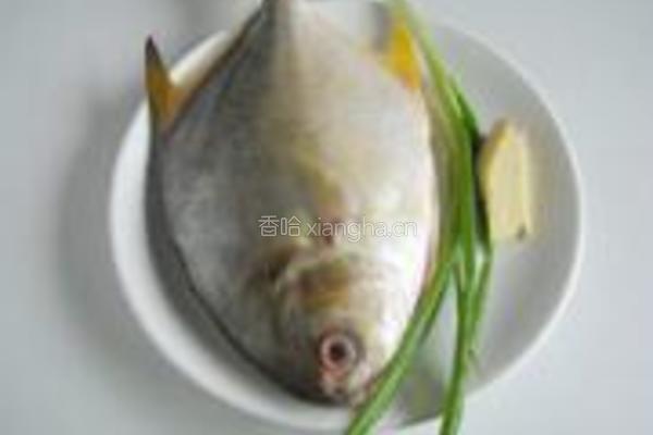 清蒸鲳鱼的做法图解1