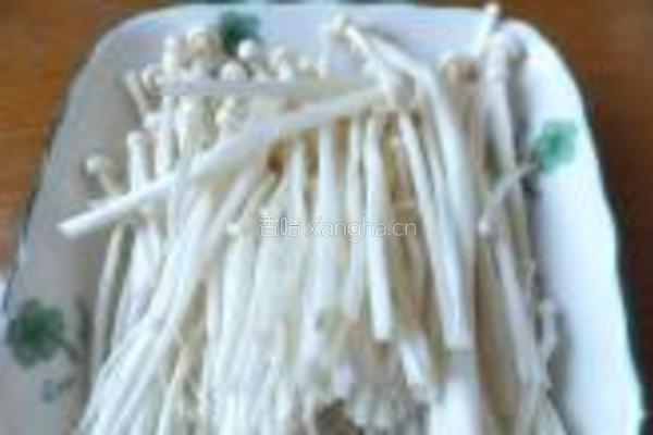 萝卜苗拌银针菇的做法图解4