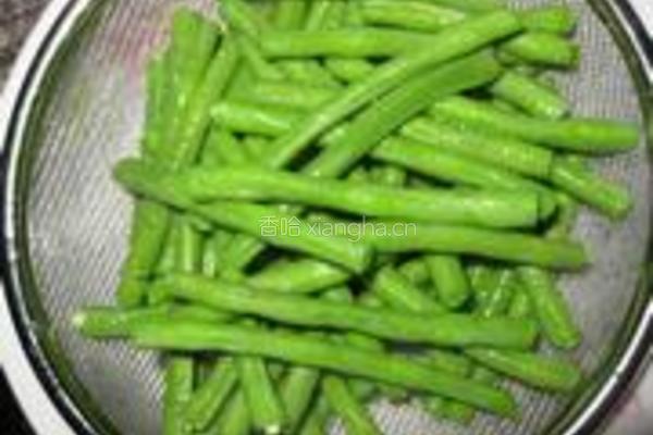 蒜香番茄浇豇豆的做法图解6
