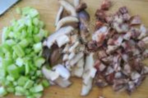 芥蓝腊肠炒饭的做法图解2