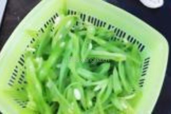 胡萝卜烩四季豆的做法图解4