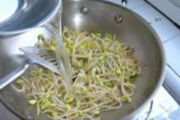 香菇鳕鱼豆芽汤的做法图解6