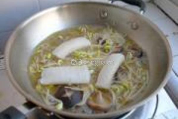 香菇鳕鱼豆芽汤的做法图解8