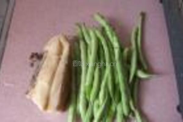 四季豆炒腊肉的做法图解1