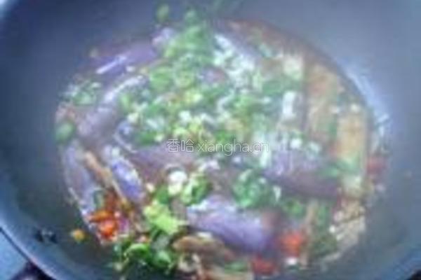 蒜香腊味烧茄子的做法图解12