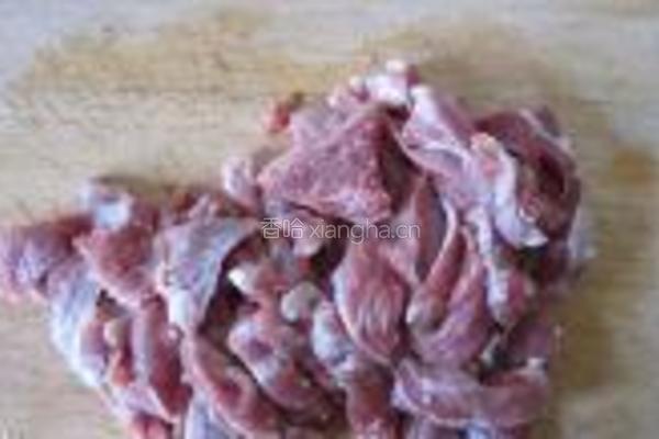茴香头炒羊肩肉的做法图解1