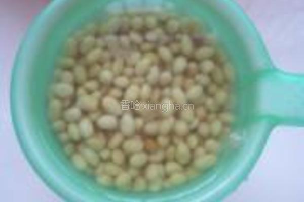 黄豆猪肉煲的做法图解1