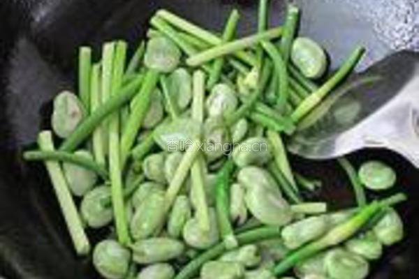 蒜苔烧蚕豆米的做法图解4