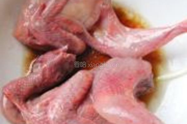 香煎迷迭香鹌鹑的做法图解1