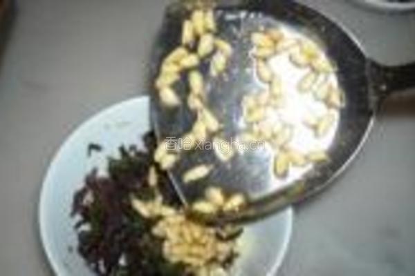 紫苏松仁拌海蜇的做法图解10