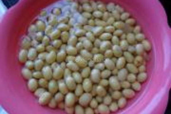 咸鸭腿炖黄豆的做法图解2