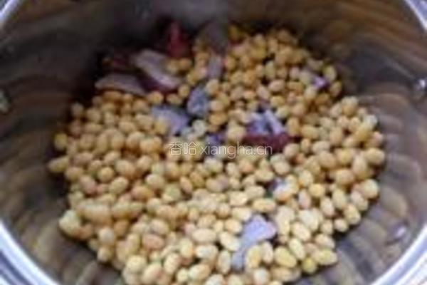 咸鸭腿炖黄豆的做法图解5