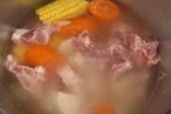 粉葛玉米骨头汤的做法图解3
