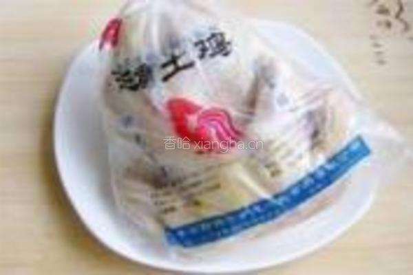 松菇炖鸡的做法图解1