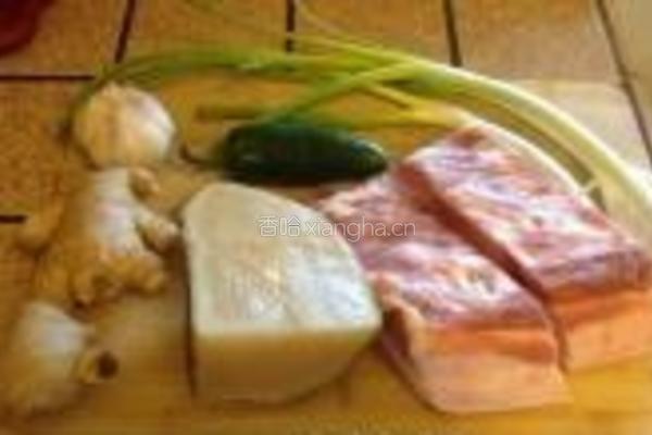 五花肉炒大头菜的做法图解1