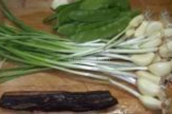荷兰豆炒大蒜的做法图解1