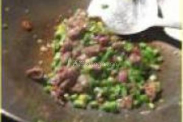 豆角鸡胗粒的做法图解7