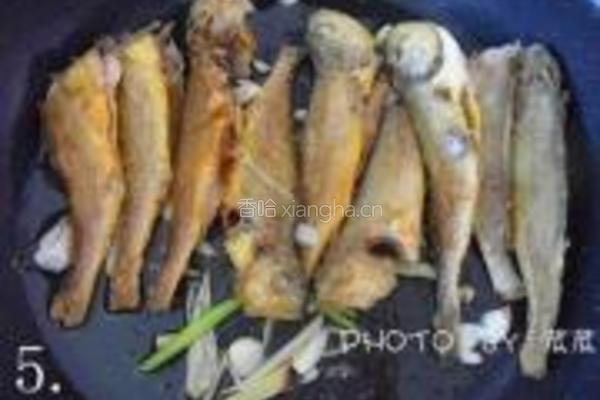 小黄鱼烧年糕的做法图解5