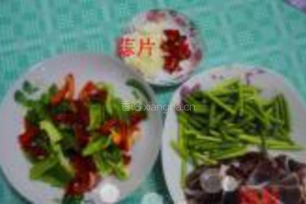 蒜香炒鸡胗的做法图解1