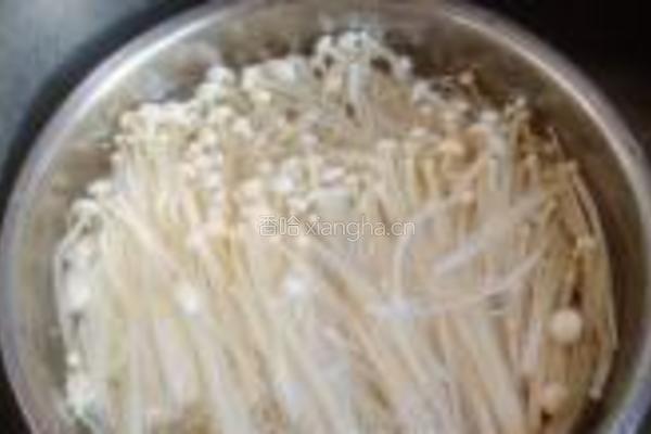 金针菇黄瓜炒鸡蛋的做法图解1