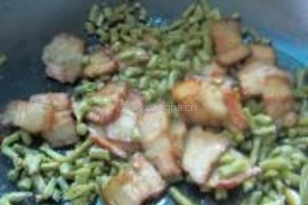 咸豆角炒腊肉的做法图解7