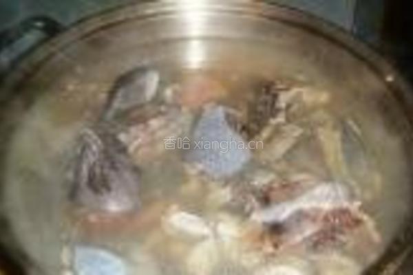 乌鸡山药煲的做法图解2
