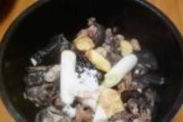 乌鸡山药煲的做法图解7
