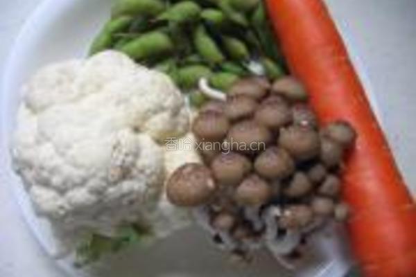 菜花炒豆菇的做法图解1