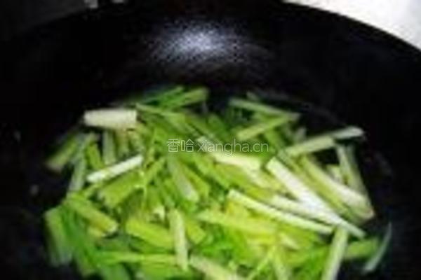 肉末尖椒炒芹菜的做法图解2