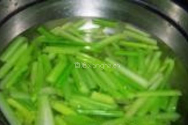 肉末尖椒炒芹菜的做法图解3