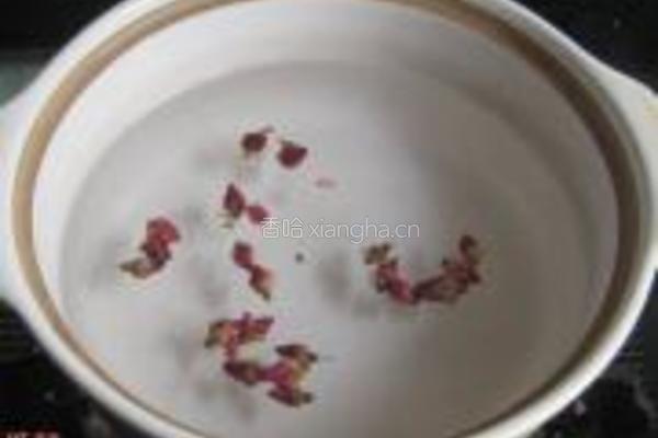 玫瑰花桂圆粥的做法图解4