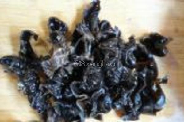 木耳烧鲫鱼的做法图解9