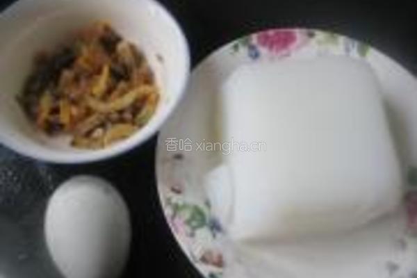 皮蛋榨菜拌凉粉的做法图解1