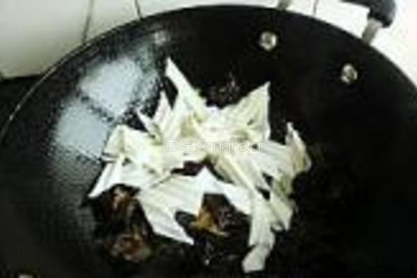 荷兰豆炒魔芋的做法图解5