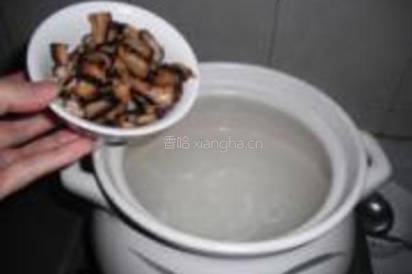 豆腐粒香菇干鱿鱼粥的做法图解10