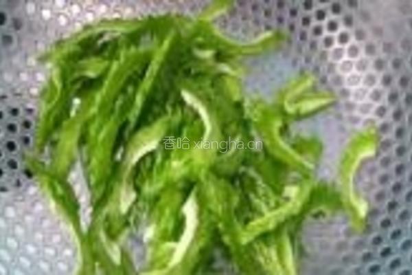 老干妈拌苦瓜的做法图解2