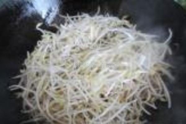 辣炒豆芽的做法图解4
