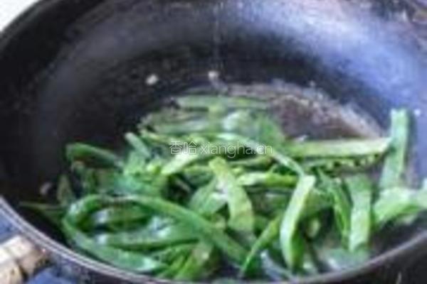 黄花菜烧扁豆的做法图解6